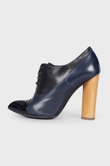 Leather shoes with wooden heels