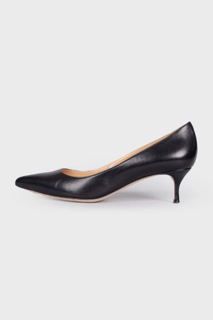 Low-heeled leather shoes