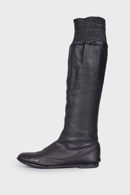Boots with a tapered top