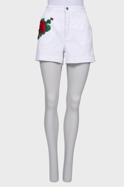 White shorts with embroidery
