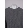 Knitted sweater with slits and asymmetry