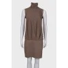 Sleeveless brown dress