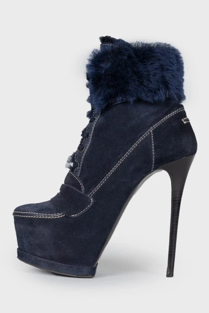 Suede ankle boots with fur insert