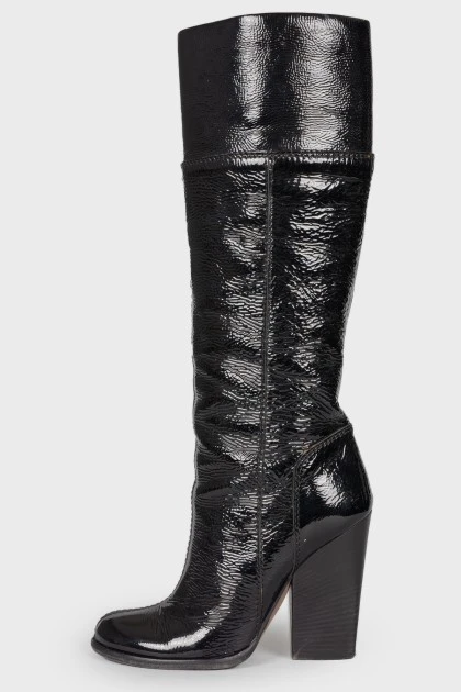 Patent boots with round toe