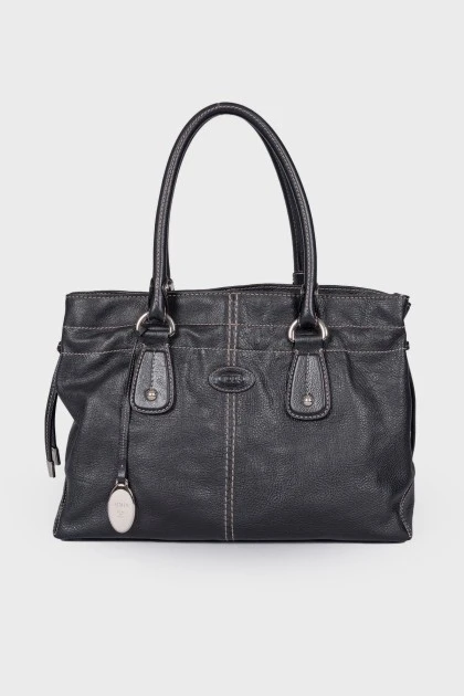 Leather black bag with keychain