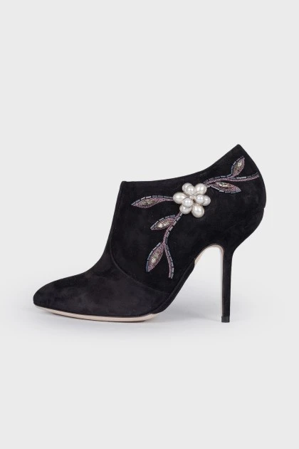 Suede ankle boots with embroidery