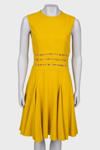 Yellow dress with lace at the waist
