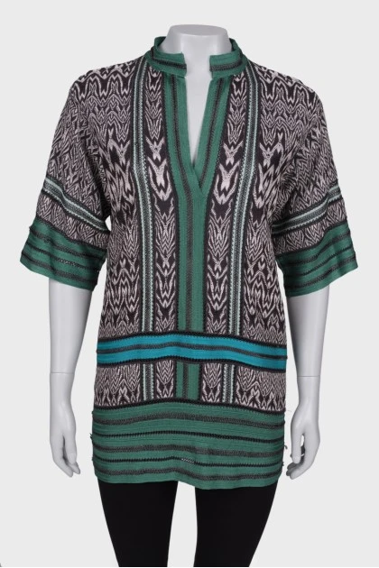Knitted tunic top with a V-neckline