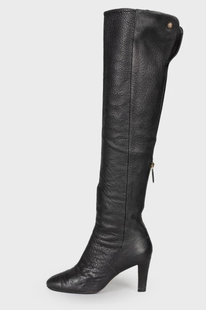 Leather boots with back zipper