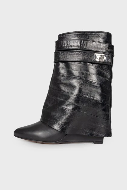 Leather ankle boots with a strap