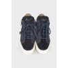 Suede gym shoes with carabiner chain