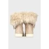 Suede boots with fur
