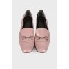 Low-heeled patent leather shoes