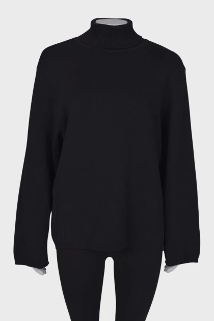 Black oversized sweater