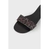 Slippers in leopard print with rhinestones