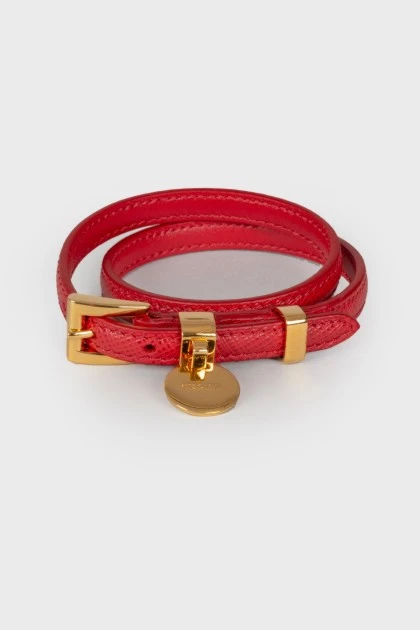 Leather bracelet with golden buckle