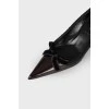 Pointed toe patent leather shoes
