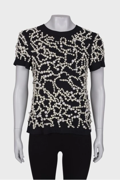 Black T-shirt decorated with pearls