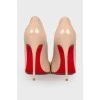 Lacquered pumps