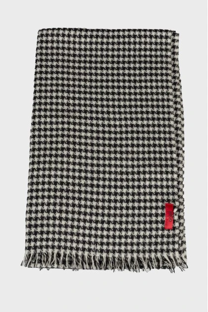 Scarf in houndstooth print