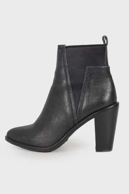 Leather booties with textile 