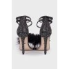 Sandals with voluminous feathers