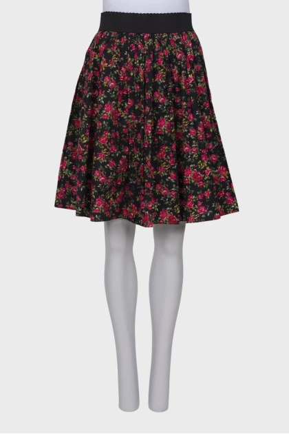 Black skirt in floral print