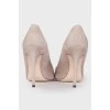 Beige pointed toe shoes 