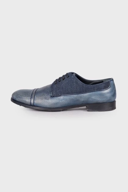 Men's leather shoes with jeans