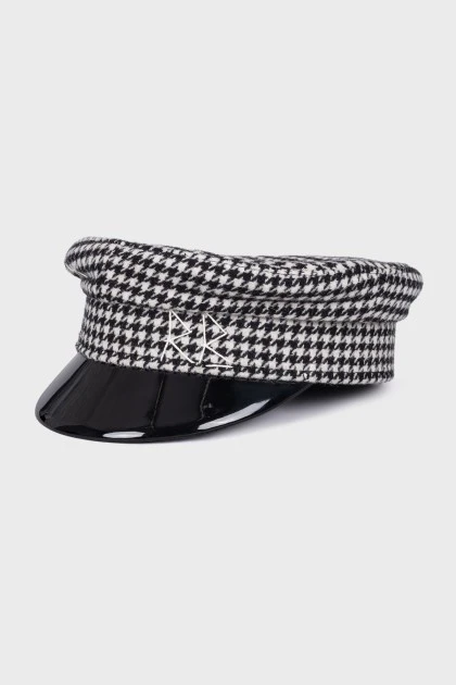 Cap in houndstooth print with tag