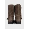 Round toe suede boots