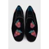 Men's moccasins with embroidered print
