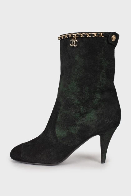 Suede ankle boots with chain