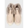 Insulated suede boots with fur