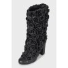 Leather boots with appliqué