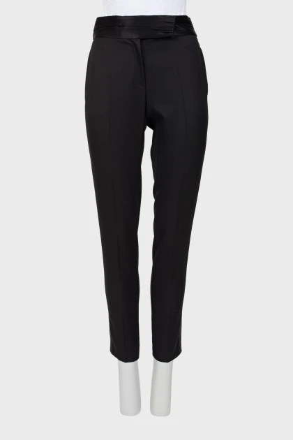 Wool trousers with accent belt