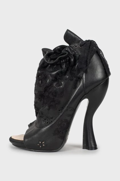 Leather ankle boots with lace