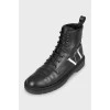 Leather boots with logo on the heel