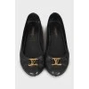 Leather ballet shoes with gold logo