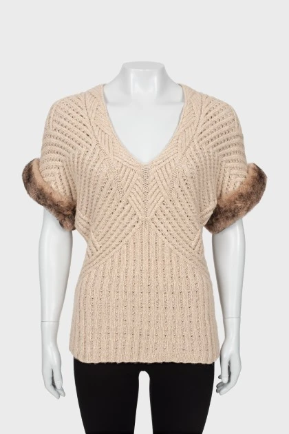 Cashmere sweater with fur sleeves