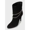 Ankle boots decorated with chain