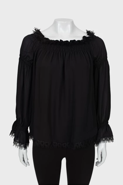 Silk blouse decorated with lace