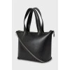Leather tote bag decorated with zipper