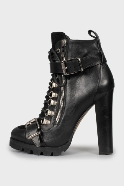 Leather ankle boots with straps