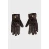 Leather gloves with seams facing out
