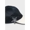 Two-color cap decorated with a star