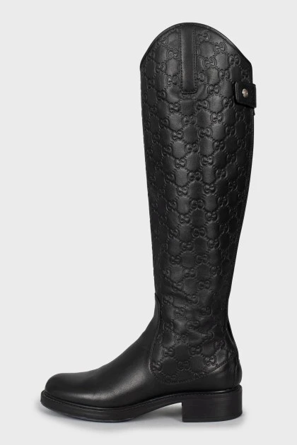Leather boots with branded embossing