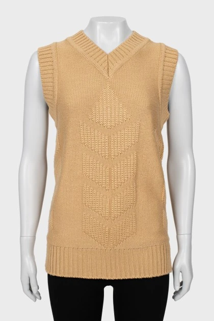 Knitted vest with V-neck