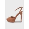 Suede sandals with tag