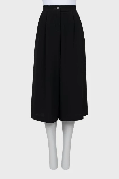 High-waisted black culottes